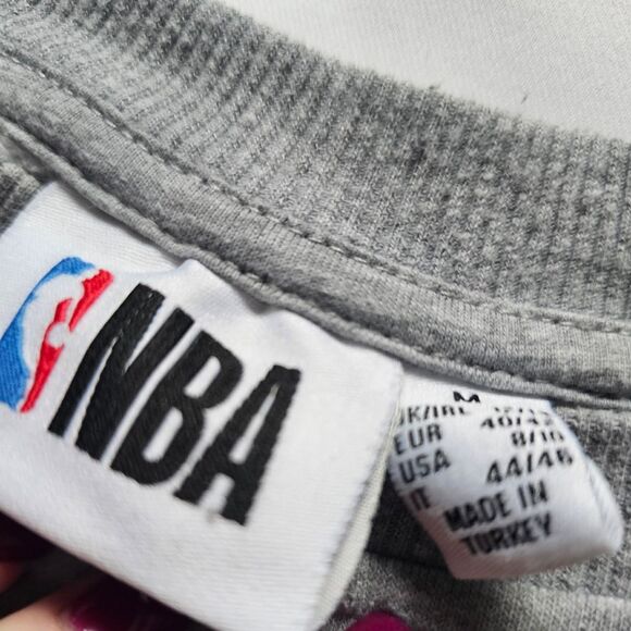 NBA Lakers Women's Gray Crew Neck Sweatshirt - Picture 3 of 4